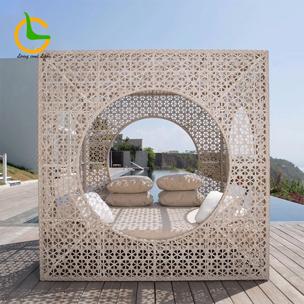 LG374 Wicker-Style Outdoor Square day bed